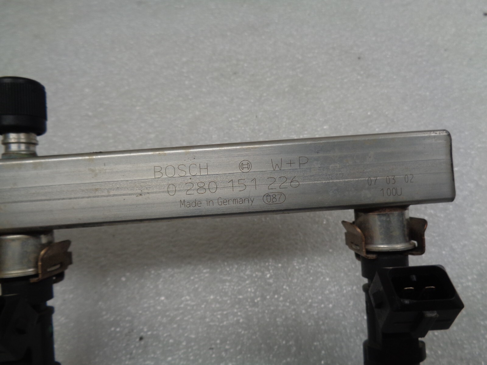 04-08 Maserati Quattroporte 4.2L Left Driver Fuel Rail w/Injectors OEM AK2209290