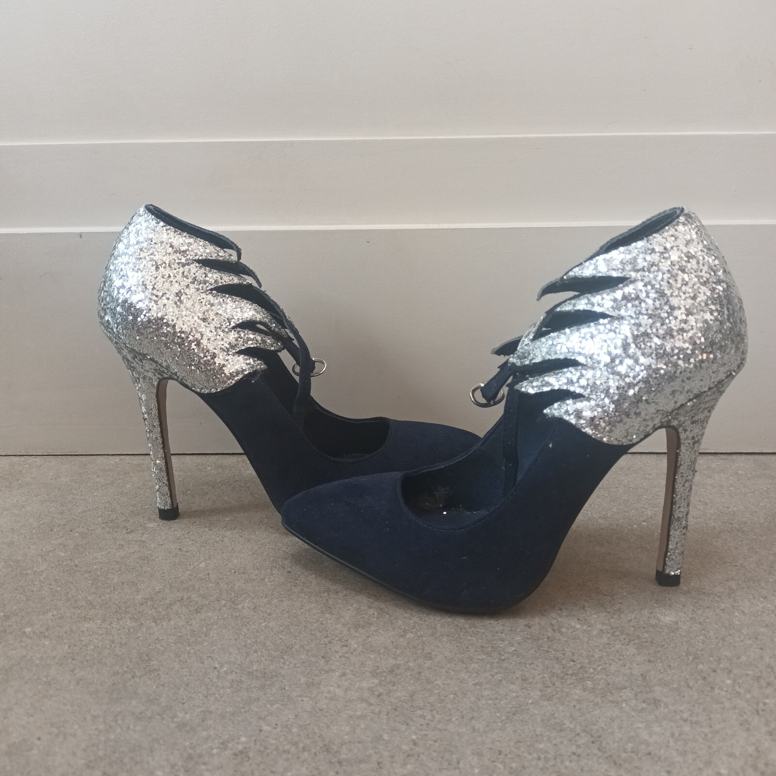 Zapatos de tacón de aguja de terciopelo azul marino plateado brillo corbatas al tobillo Reino Unido 3