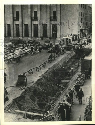 #ad 1939 Press Photo Authorities prepare a huge air raid shelter for civilians SE $33.99