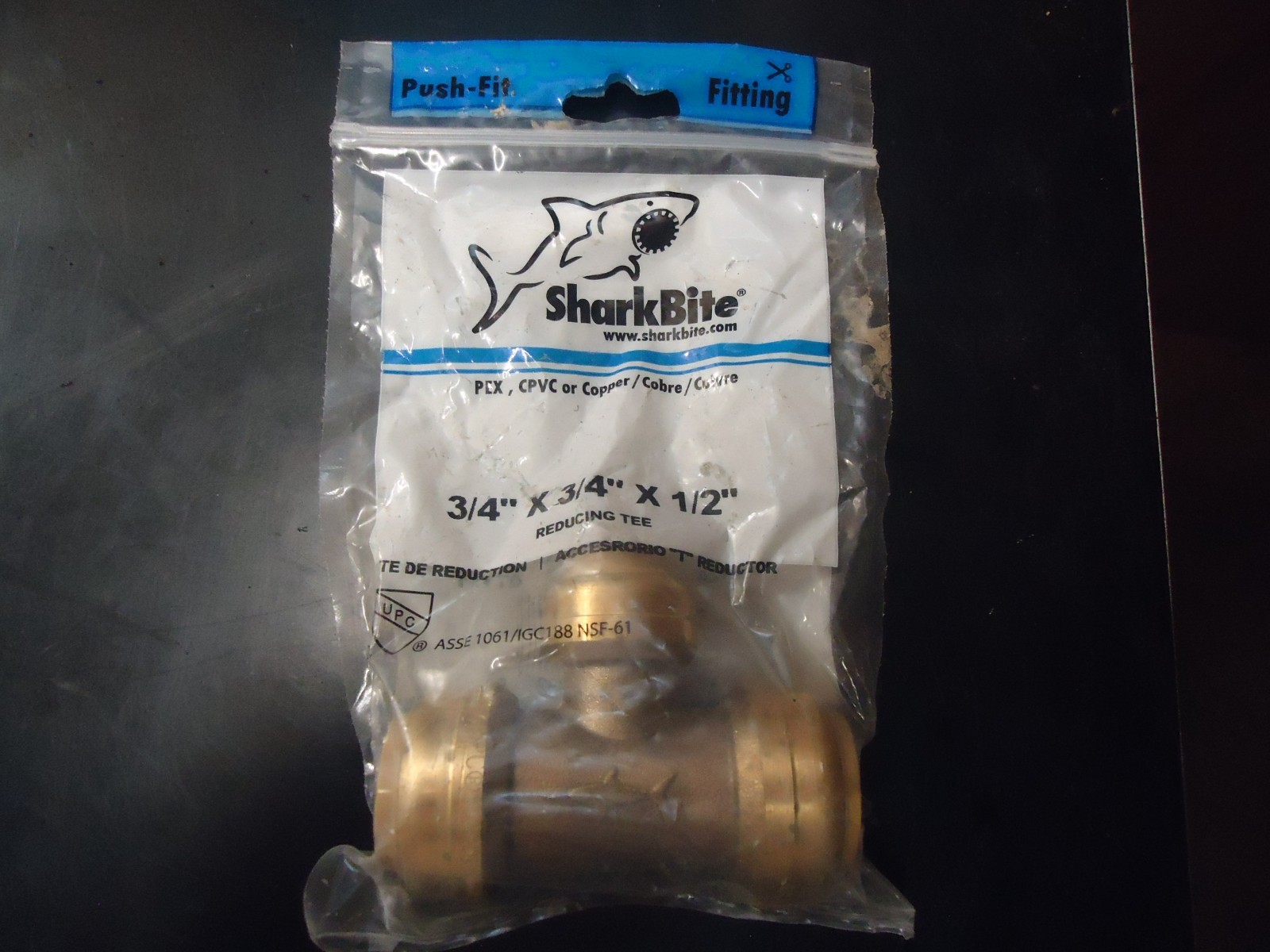 SharkBite 3/4" x 3/4" x 1/2" Push to Connect Reducing Tee Fitting U412A