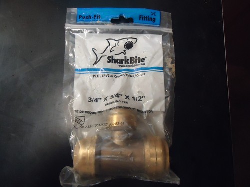 SharkBite 3/4" x 3/4" x 1/2" Push to Connect Reducing Tee Fitting U412A