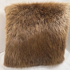 Almohada de piel de pelo largo de castor 17 X 16 pulgadas animal marrón