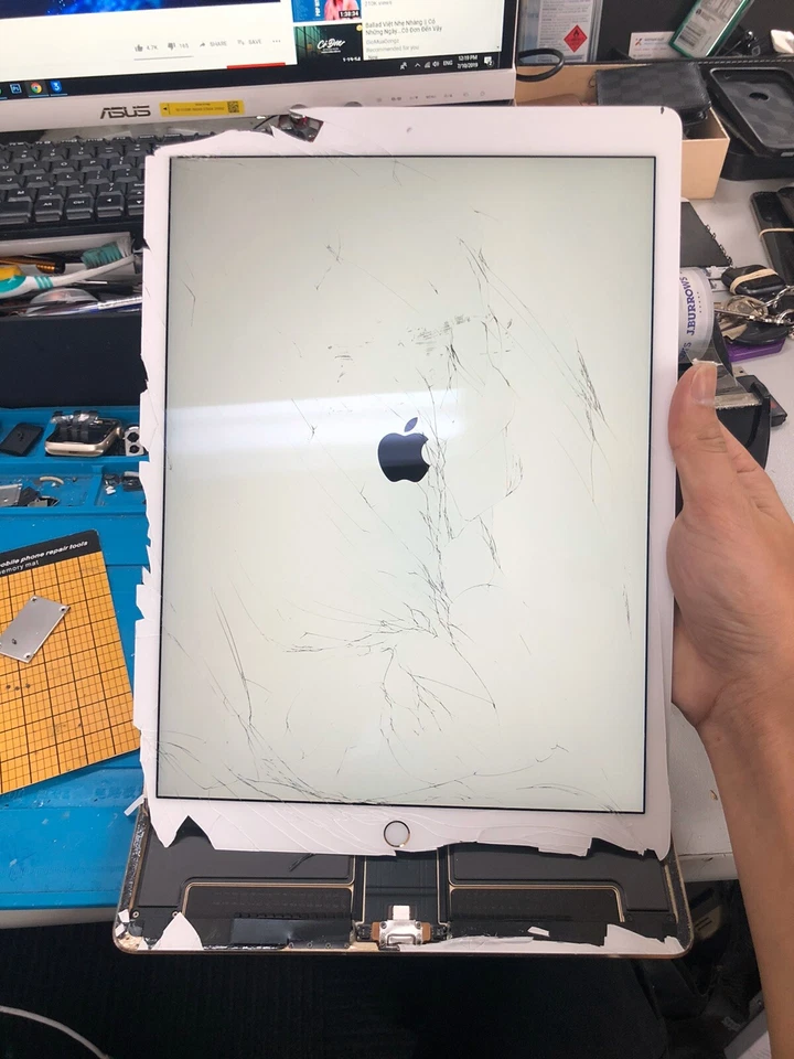 iPad Air 4 Screen Repair Glass Replacement - LCD Must Work - Fix By Mail-in - Image 4 of 4
