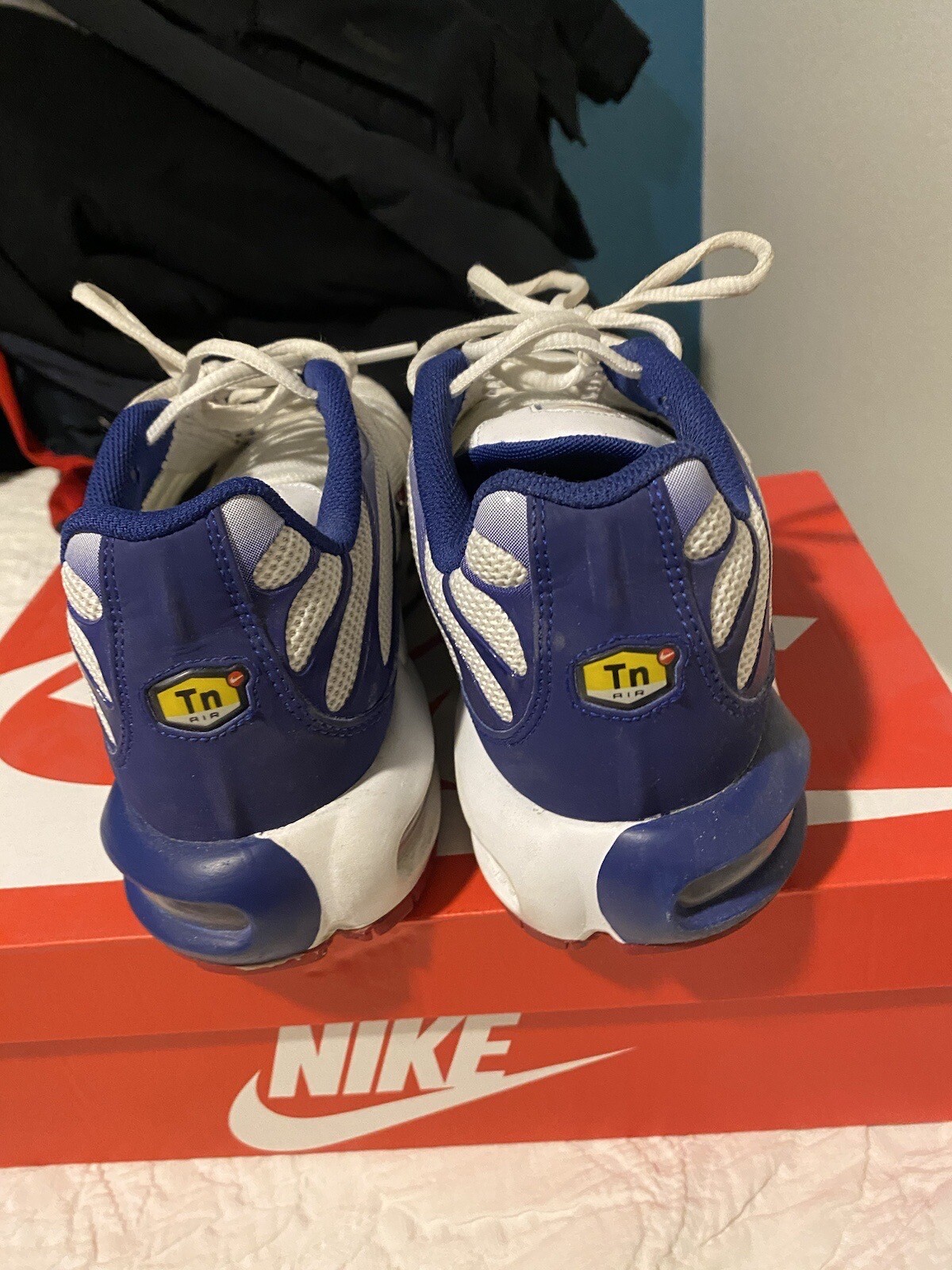 air max plus red white blue