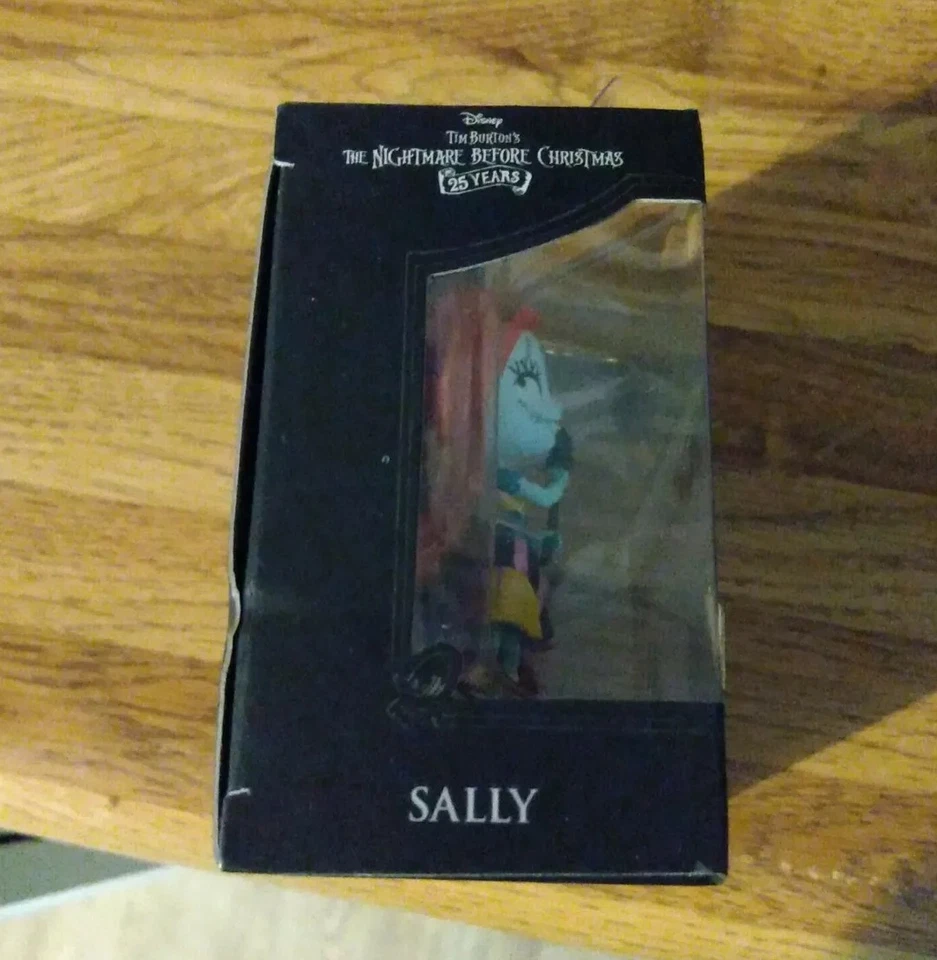 Sally con Cardo Negro Rosa Figuras de Metal Disney Pesadilla Antes de Navidad Nuevo Foto 4 de 4