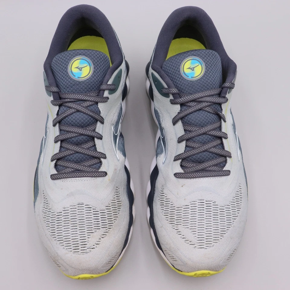 Zapatillas deportivas Mizuno Wave Sky 07 para hombre talla 12,5 2E gris ancho Foto 2 de 4