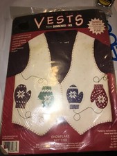 WOMENS CHRISTMAS HOLIDAY Dimensions Applique Vests Kit SNOWFLAKE MITTENS S-2XL