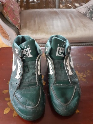 nike air strike force