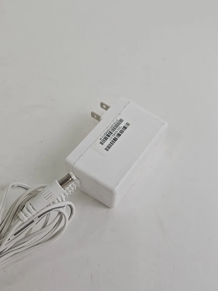 Netgear AC-DC Adapter 332-11079-01 12V 1.5A AD2076F10 - White - Image 4 of 4