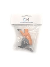 1:18 Resin Figur bemalt Fotograf kniend Kamera Diorama Racing Modellbau