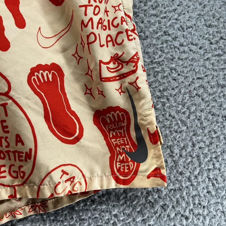 Nike A.I.R. Pantalones Cortos de Correr Nathan Bell Para Hombre Pequeños Rojo Tostado Estampado Gráfico Colaboración Foto 3 de 4