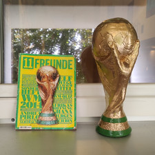 FIFWM-Pokal Nachbildung Fußball Trophäe Skulptur massiv, goldfarben