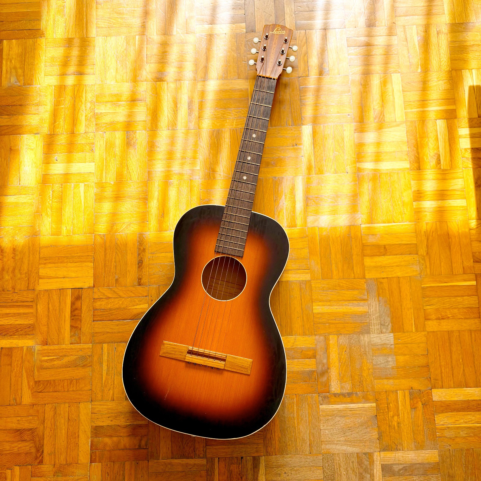 Herman Carlson Levin Model 124 (Sweden, 1958) rare and vintage gorgeous guitar!