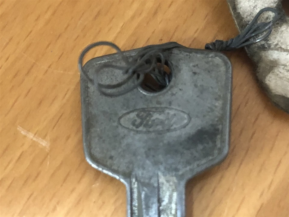 Genuine Ford Tractor KEY MARKED WITH FS880 - Image 2 of 4