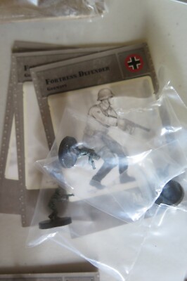 AXIS & ALLIES MINIATURES D-DAY LOT 29 FORTRESS DEFENDER C WITH CARD X3