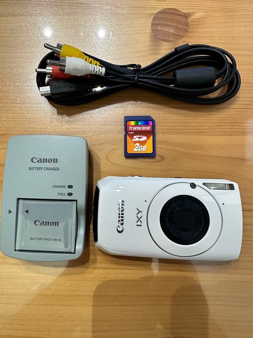 Canon IXY 30S White Compact Digital Camera Tested Working Canon IXY 30S White Compact Digital Camera Tested Working