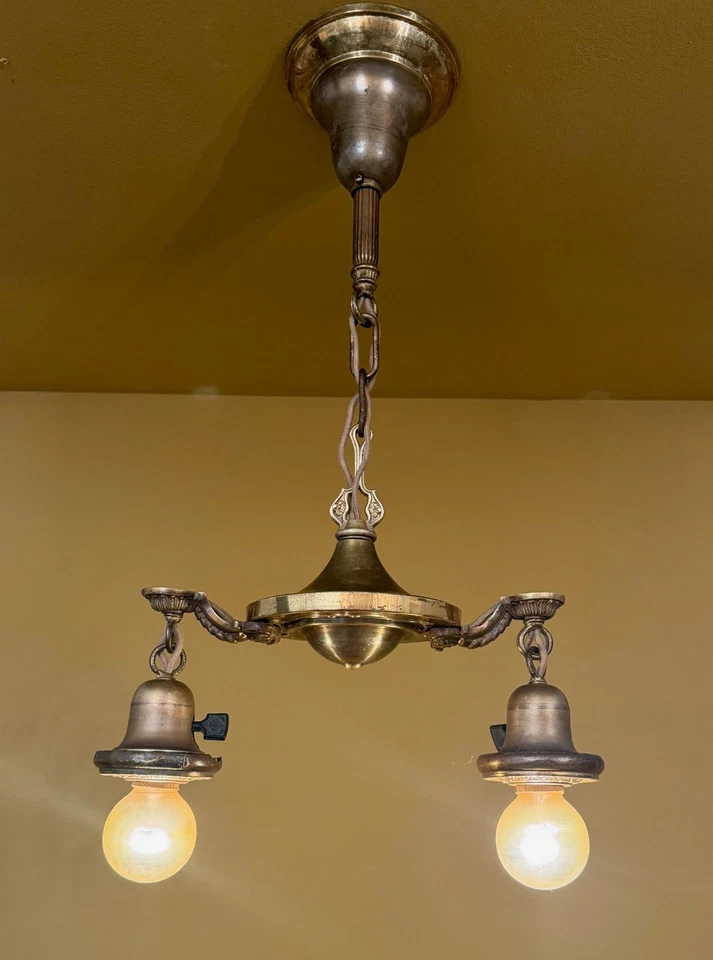 Lámpara de araña de latón de 2 brazos con vestíbulo o dormitorio vintage Lighting años 1910. Foto 2 de 4