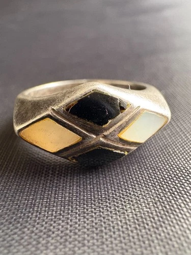 Vintage Silver Ring Mother of Pearl and Black Onyx inlay Ring  Size 8.5 US