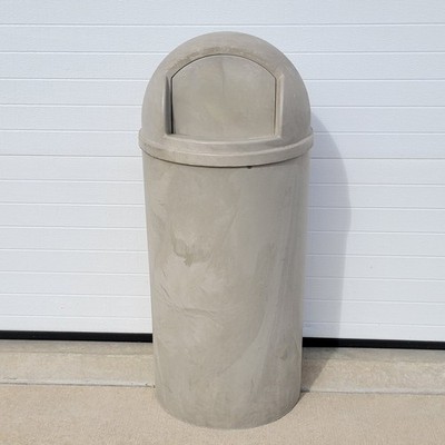 NICE - 25 gallon rubbermaid round dome beige colored trash can Model 6171