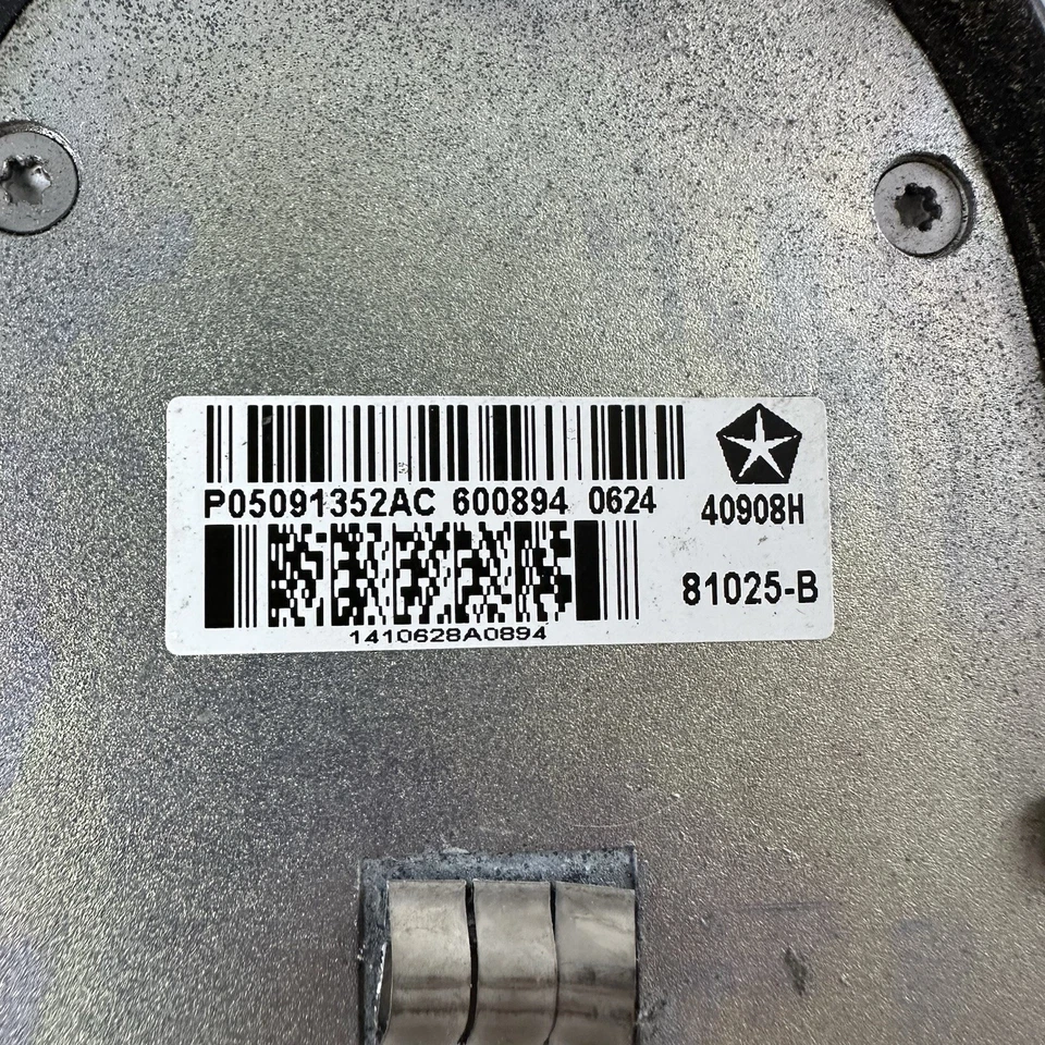 Jeep Grand Cherokee 2014-2017 antena aleta de tiburón GPS OEM Durango 5091352AE negro Foto 4 de 4