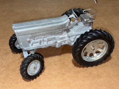 Vintage 1/16 Scale Tru Scale 891 Tractor with Front Wheel Assist for Repair