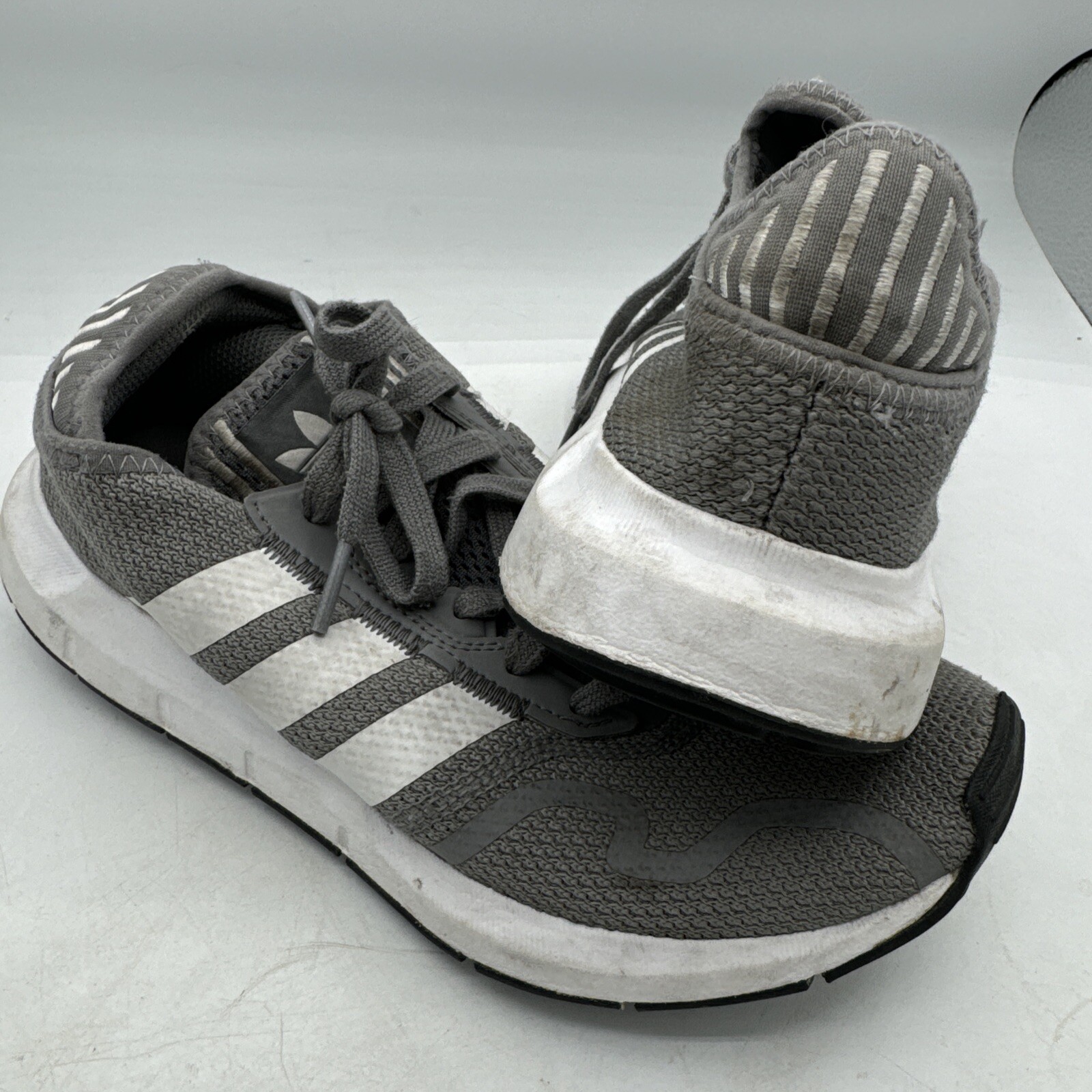 Adidas Women’s Size 7 US Swift Run Grey Running Shoes Sneakers Adidas Women’s Size 7 US Swift Run Grey Running Shoes Sneakers