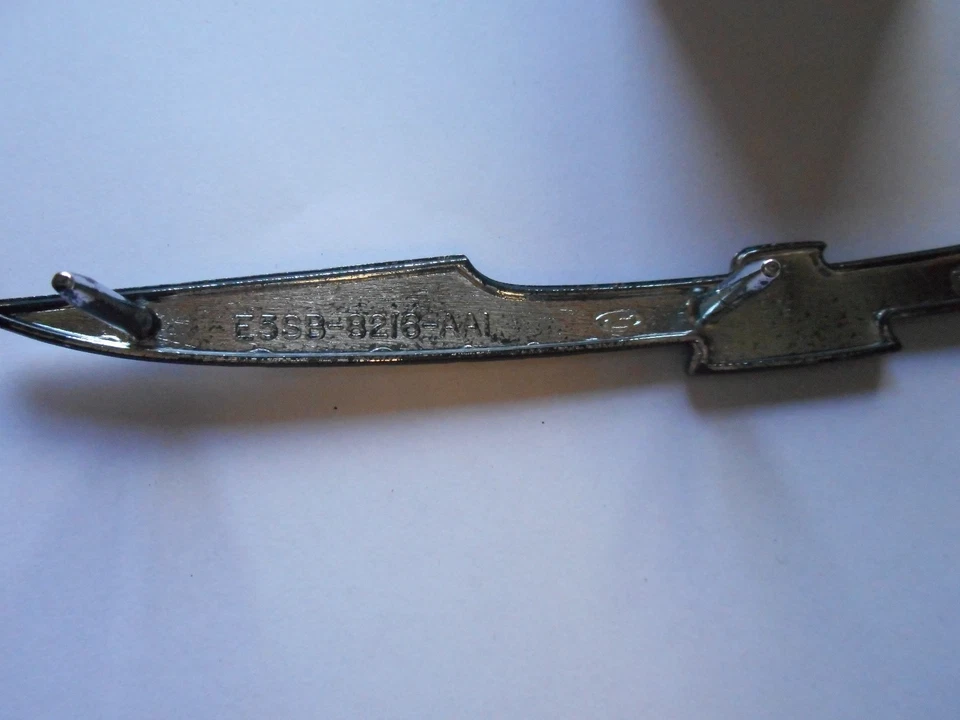 NOS 1985 1986 FORD THUNDERBIRD GRILL EMBLEM - Image 2 of 2