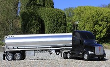 Spielzeug LKW Kenworth T700 mit Benzin ANHÄNGER in 1:32 Länge 58cm         12223
