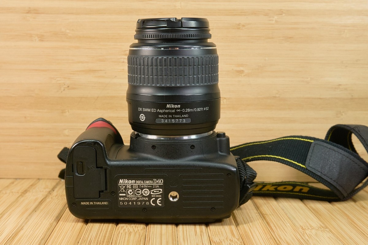 Nikon D40 6.1MP Digital SDLR Camera AF-S Nikkor VR 18-55mm f/3.5