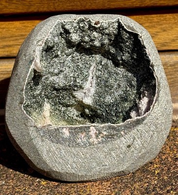 270g schwarzer Chalzedon Kristall Geode aus Indien funkelnder seltener Edelstein 68x68x48mm
