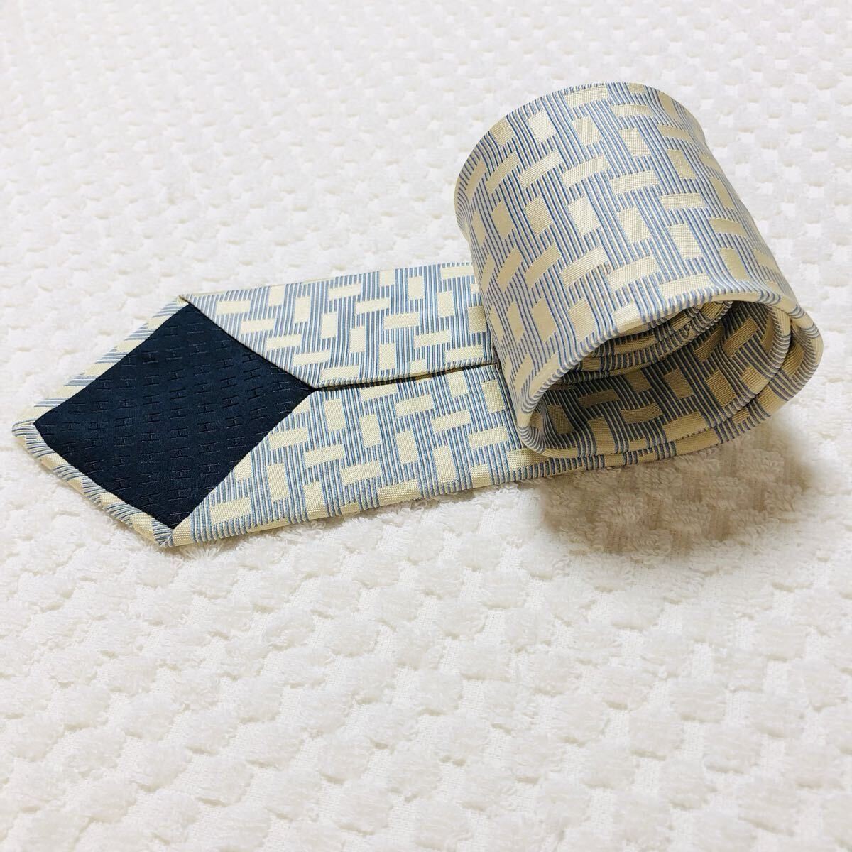 HERMES Tie Rectangular Micro Border 100 Silk Made… - image 3