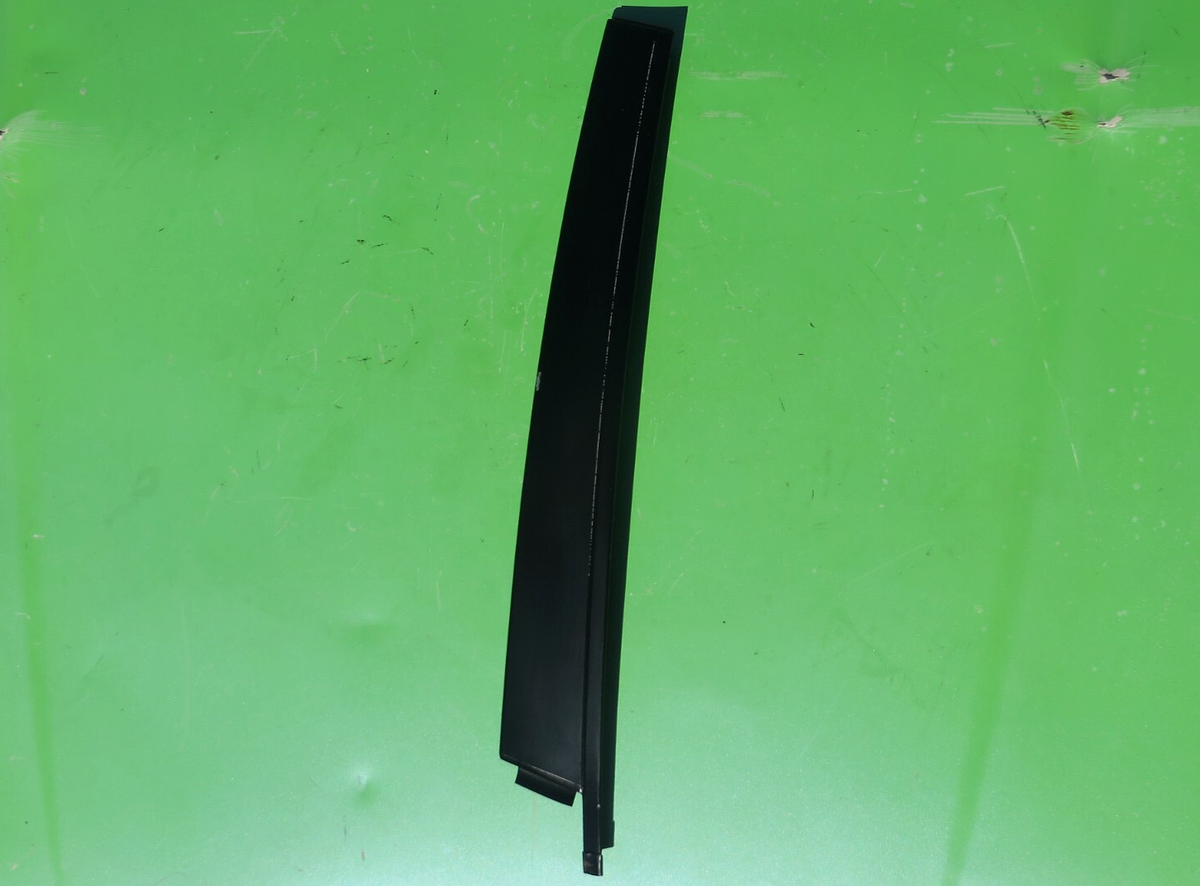 HONDA ACCORD 86-89 FRONT RIGHT DOOR CENTER GARNISH 72430-SE3-023