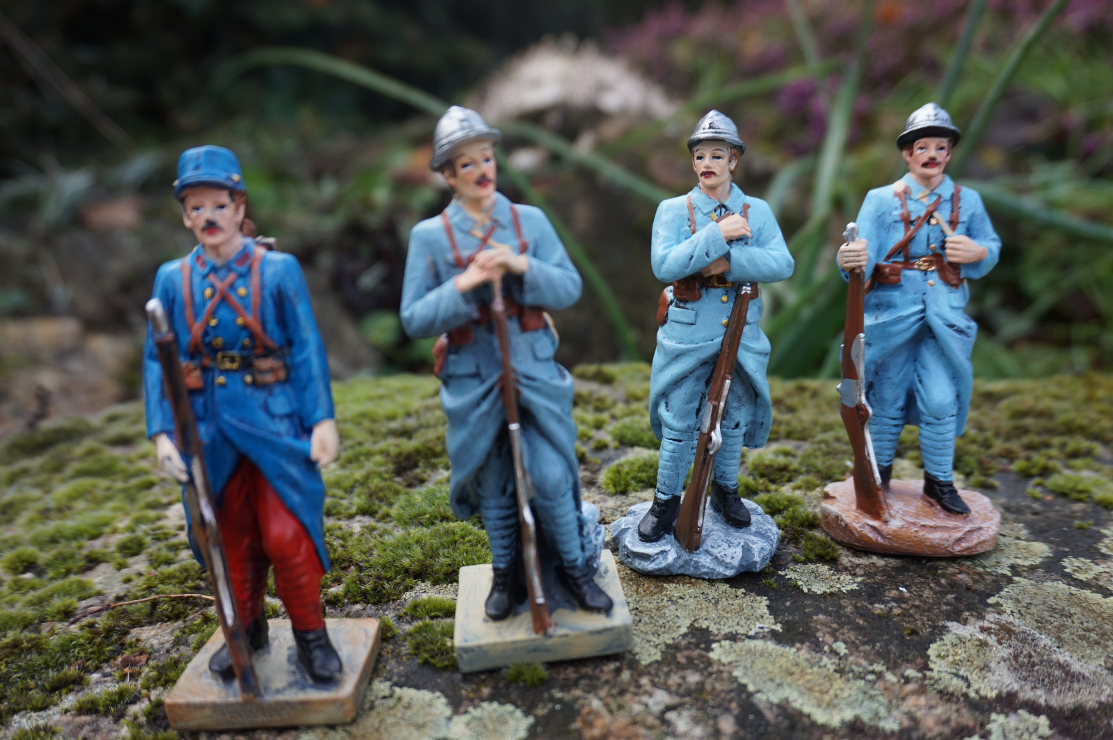 Figurines Soldat Poilu 1918 de la Grande Guerre en résine grise pour collectionneurs de 14-18