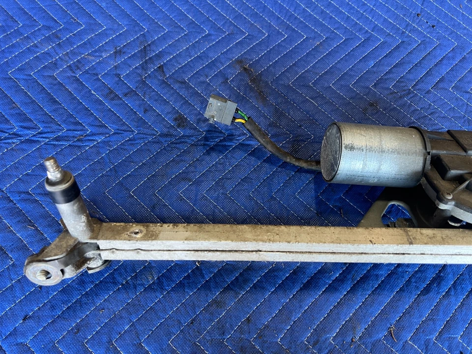 Volvo 740 760 1984-1989 sedán limpiaparabrisas motor y transmisión OEM #1690EM Foto 3 de 4