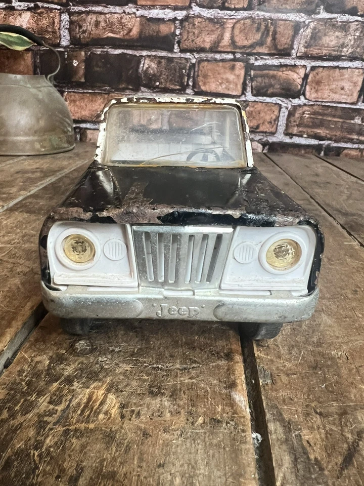 Camión de juguete de policía Tonka de la década de 1960 - Jeep Wagoneer Hi-Way Patrol - acero prensado Foto 2 de 4