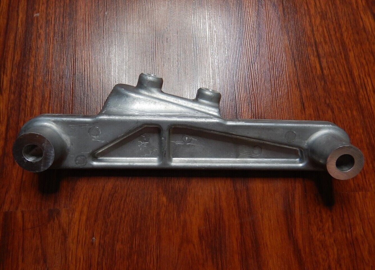 松图08 Suzuki 11750-78J00-000 OEM 07-09 Xl-7 Engine Mount Bracket P
