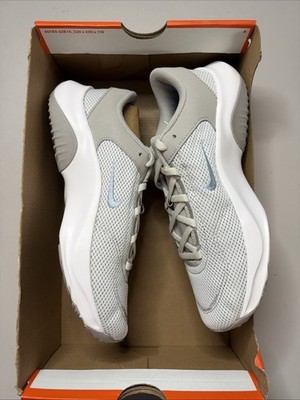 W NIKE LEGEND ESSENTIAL 3 NN (WOMENS 8)