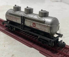 LIFE LIKE N SCALE  07767 GULF THREE DOME TANK CAR GATX 15592 SILVER