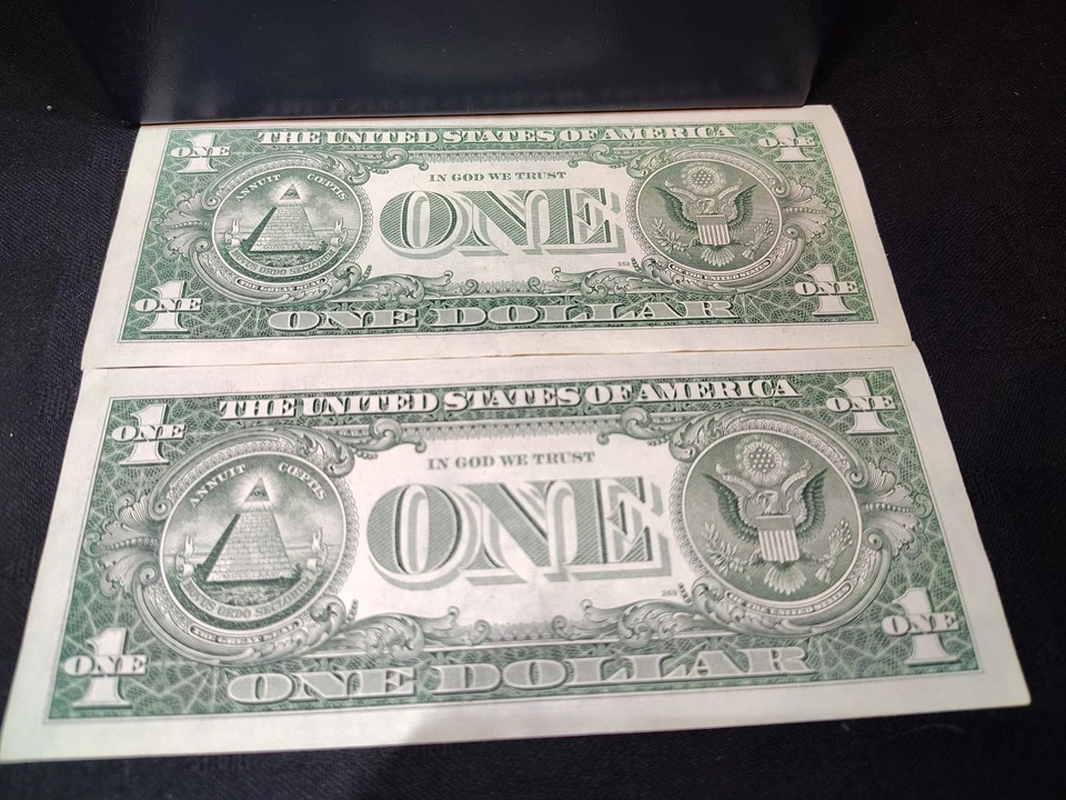 2 Consecutive 1981 $1 Notes S/Ns L20000889 & L20000890 Lightly Circulated-Crispy - Image 2 of 2