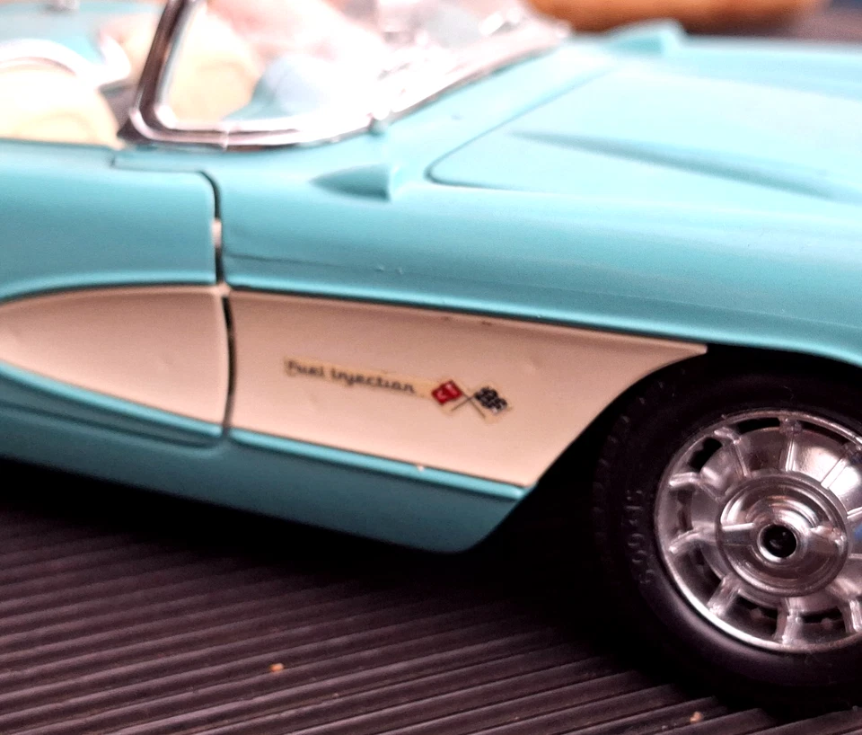 Bburago Chevrolet Corvette 1957 Diecast Modell Auto hellblau 1:24 made in Italy - Bild 3 von 4