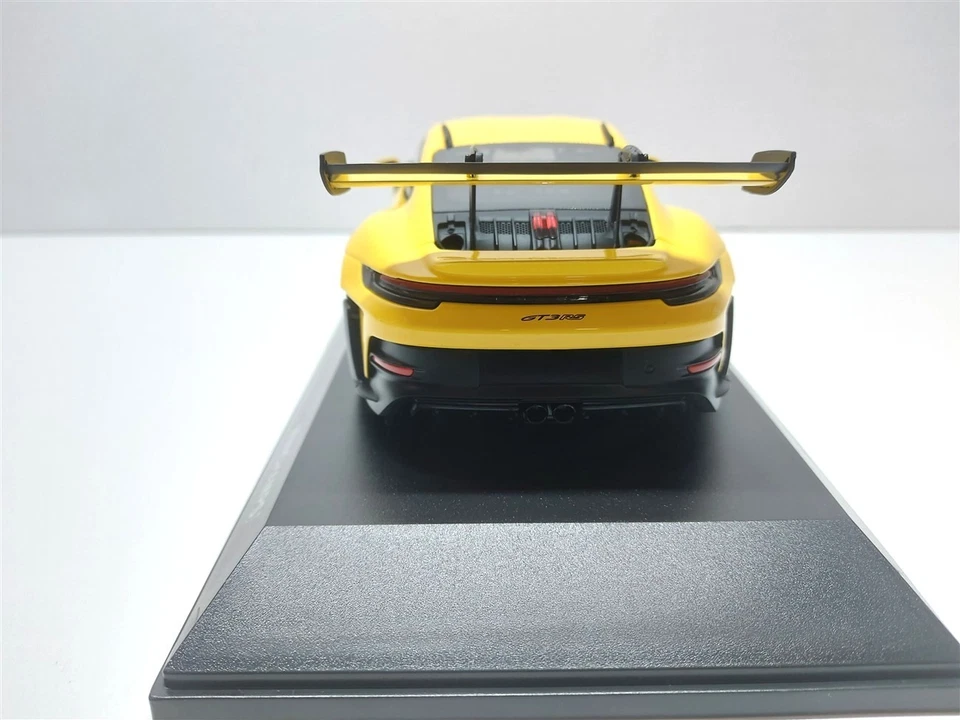 Porsche 911 (992) GT3 RS Giallo del 2023 - 1/18 Minichamps Limited 300 pcs - Immagine 4 di 4