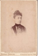 FOTO FINE 800 Mathieu-Deroche PARIGI DONNA CON ABITO ED ACCONCIATURA D'EPOCA