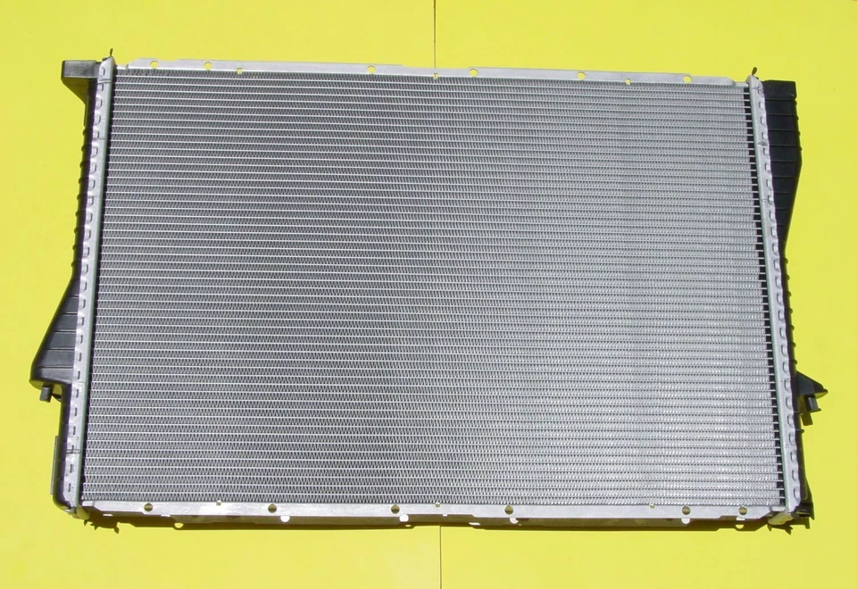 Radiador BEHR para BMW AUTO TRANS 1999-2003 540i / 1999-2001 E38 740i 740iL 750iL Foto 2 de 2