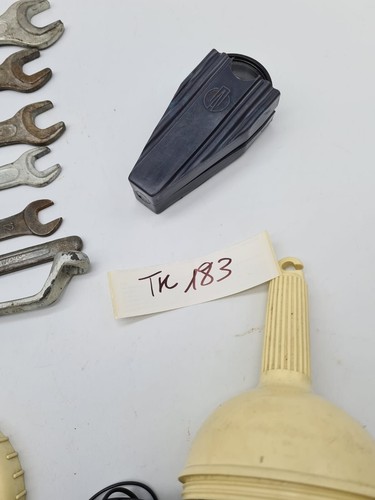 KONVOLUT WERKZEUGE PUMPE REIFENLEHRE SCHLÜSSEL LADA NIVA DAF WERKZEUGSATZ TASCHE AUSRÜSTUNG kein WILLY'S - Bild 17 von 17