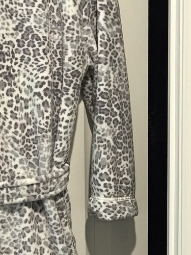 Ellen Tracy Plush Robe Womens Size L/XL White Gray Animal Print Soft Fleece NWT - Picture 11 of 21