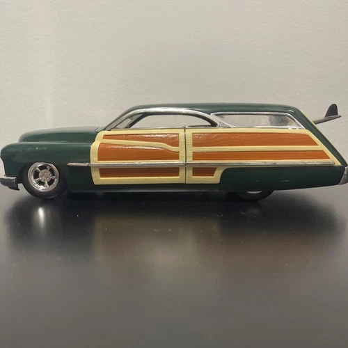 VINTAGE 2000 HOT WHEELS 1950 GREEN MERC WOODIE 1:18 COLLECTIBLE DIE CAST CAR