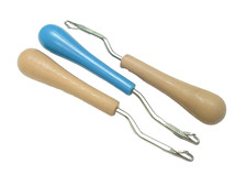 3 VINTAGE LATCH HOOK TOOLS MADE IN KOREA BLUE TAN PLASTIC HANDLES RUG YARN TOOL