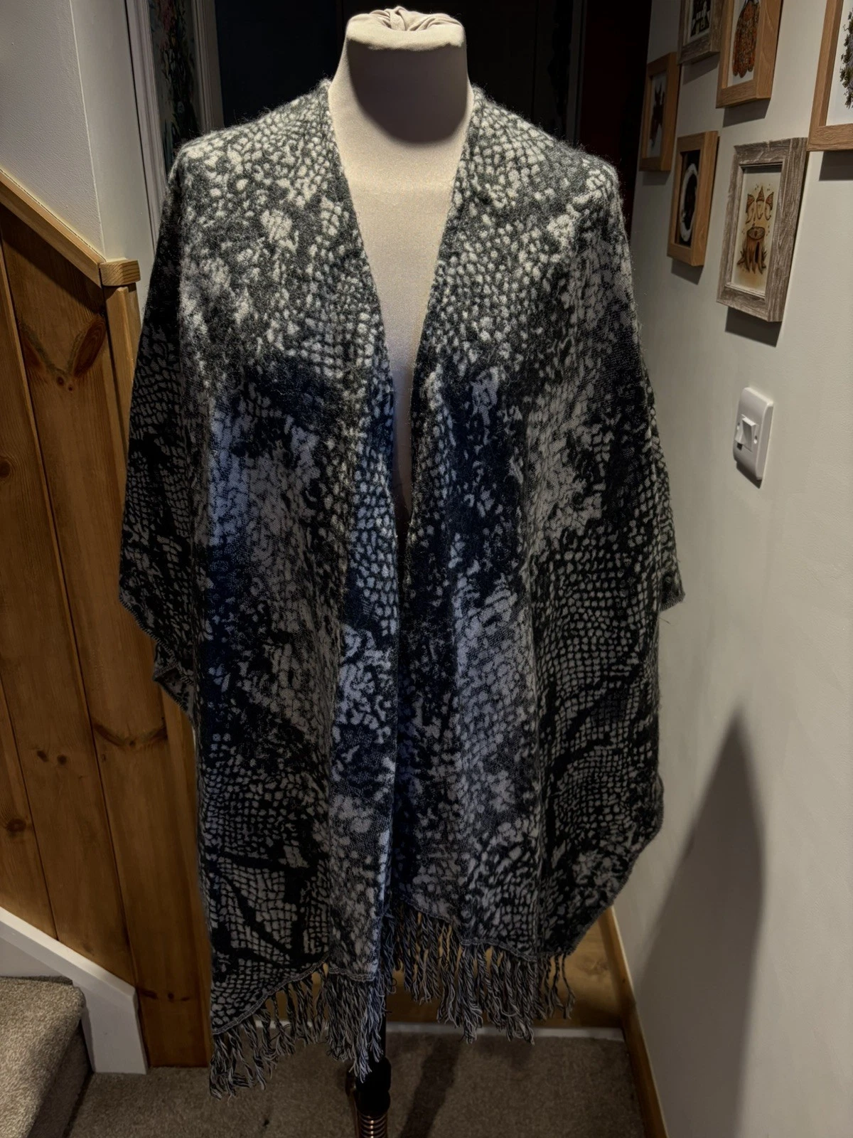 M&S Grey Snakeskin Patterned Knit Open Poncho Cardigan Tasselled One Size