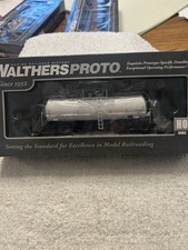 Walters Proto 40’ 16,000 Gallon Funnel Flow Tank Car JMHX #69029 HO Scale
