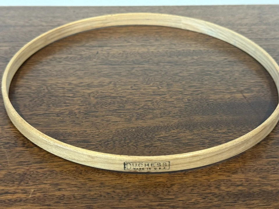 Vtg DUCHESS USA 8” Round Fullly Felt Lined Wooden Embroidery Hoop, Nice & Smooth - Image 3 of 4